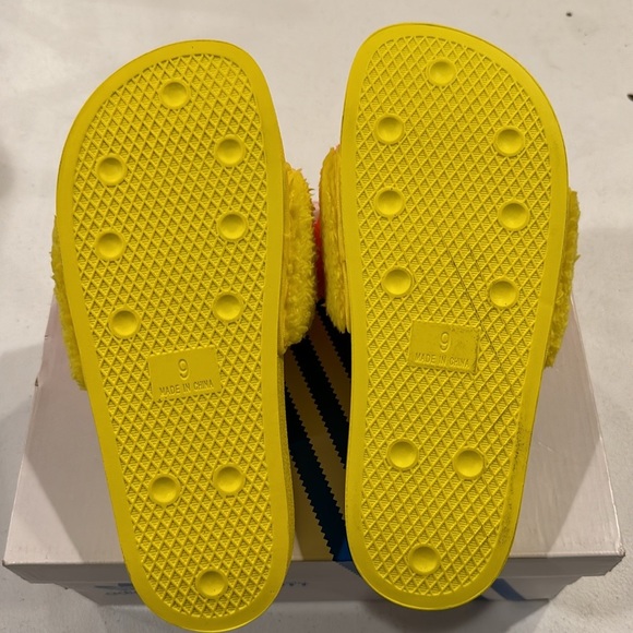 NIB Adidas JS Adilette Teddy - Picture 3 of 3